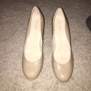 tan heels